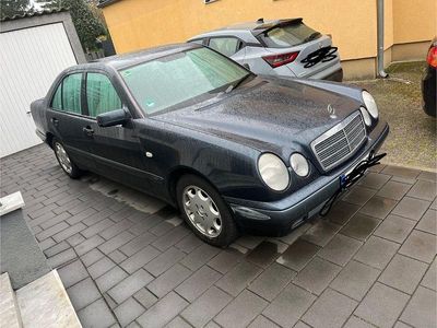 Mercedes E280