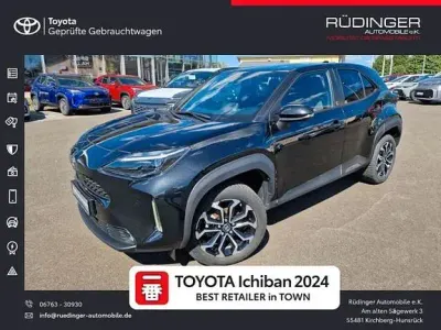 Gebraucht Toyota Yaris Connect Style 116 PS (85 kW) 2024 Mysticschwarz mica Kleinwagen
