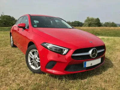 Gebraucht Mercedes A180 116 PS (85 kW) 2019 Rot Limousine