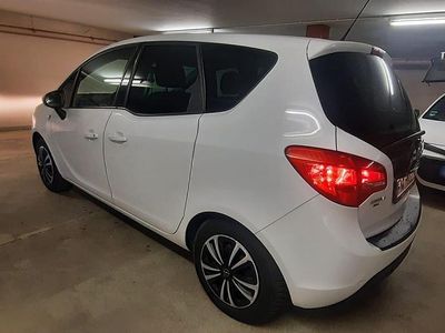 Second-hand Opel Meriva Edition 120 CP (88 kW) 2011 Alb Monovolum
