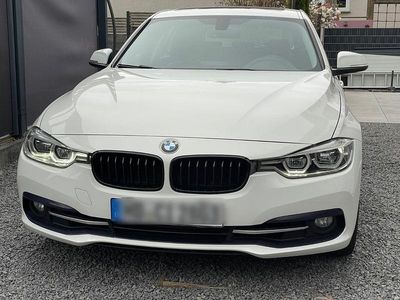 Gebraucht BMW 330 Sport Line 258 PS (189 kW) 2015 Weiß Kombi