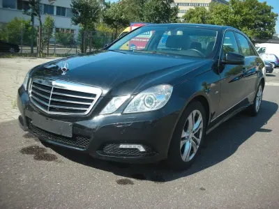 Gebraucht Mercedes E250 Avantgarde 204 PS (150 kW) 2009 Schwarz Limousine