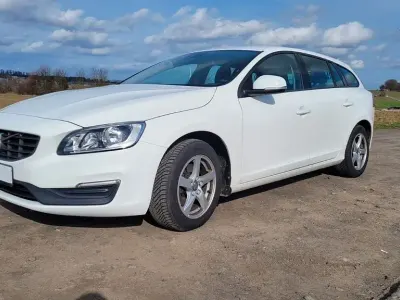 Gebraucht Volvo V60 Kinetic 152 PS (111 kW) 2017 Weiß Kombi