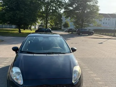 Gebraucht Fiat Punto 77 PS (56 kW) 2009 Blau Kleinwagen