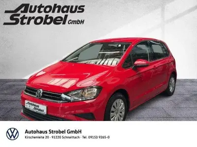 Gebraucht VW Golf Sportsvan Trendline 110 PS (80 kW) 2018 Rot Van / Kleinbus
