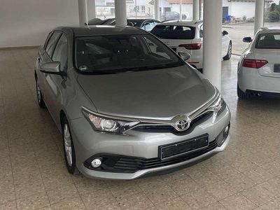 Gebraucht Toyota Auris Comfort 116 PS (85 kW) 2016 New medium silver/ grey Kleinwagen