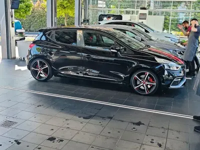 Gebraucht Renault Clio Trophy 220 PS (161 kW) 2016 Schwarz Limousine