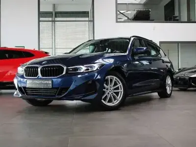 Gebraucht BMW 320 Sport Line 190 PS (139 kW) 2023 Blau Kombi