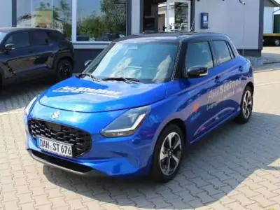 Neu Suzuki Swift Comfort+ 83 PS (61 kW) 2025 Frontierbluepearl/superblack Limousine