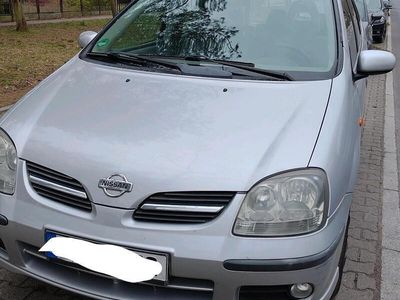 Nissan Almera Tino