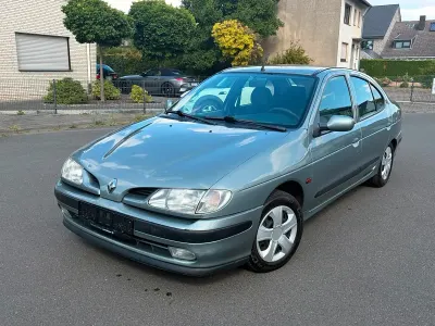 Gebraucht Renault Mégane 90 PS (66 kW) 1997 Grün Limousine