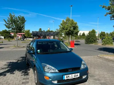 Begagnad Ford Focus 115 HK (84 kW) 2000 Blå Sedan