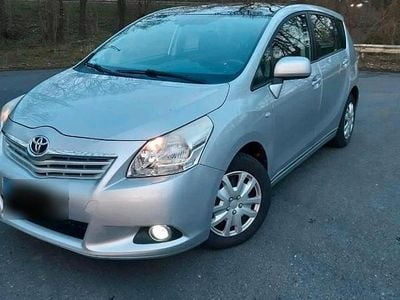 Gebraucht Toyota Verso Executive 147 PS (108 kW) 2010 Silber Van / Kleinbus