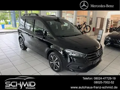 Gebraucht Mercedes T180 Progressive 131 PS (96 kW) 2025 Loparitschwarz Van / Kleinbus