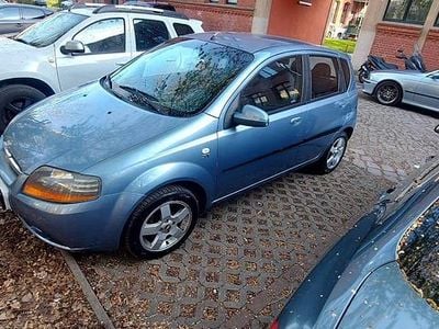 Begagnad Chevrolet Kalos 94 HK (69 kW) 2005 Blå Halvkombi