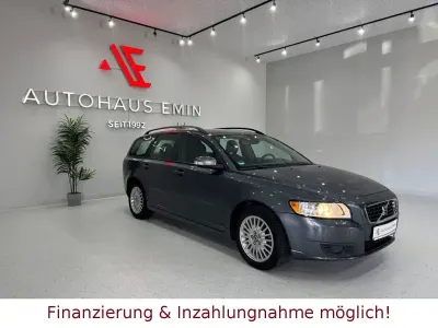 Gebraucht Volvo V50 Momentum 145 PS (106 kW) 2008 Titanium grey pearl / metallic Kombi