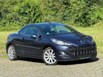 Gebraucht Peugeot 207 CC Allure 156 PS (114 kW) 2013 Blau Cabrio