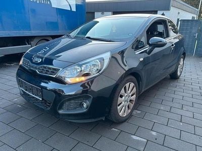 Schwarz Gebraucht 2015 Kia Rio DREAM-TEAM Edition Limousine | 5.999 € (Fairer Preis)