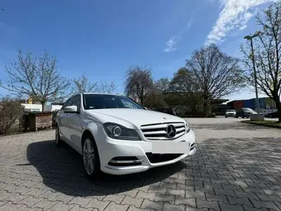 Gebraucht Mercedes C200 Avantgarde 136 PS (100 kW) 2012 Weiß Limousine
