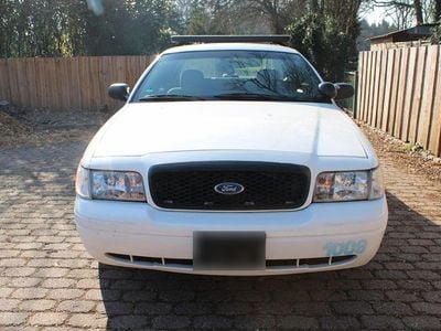 Gebraucht Ford Crown Victoria 253 PS (186 kW) 2010 Weiß Limousine