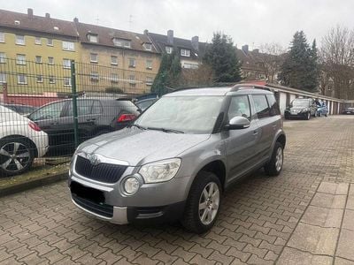 Grau Gebraucht 2012 Skoda Yeti Plus Edition SUV | 4.500 € (Fairer Preis)
