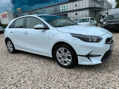 Gebraucht Kia Ceed 120 PS (88 kW) 2023 Weiß Kleinwagen