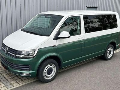 Gebraucht VW Multivan 150 PS (110 kW) 2019 Weiß und grün foliert Van / Kleinbus