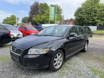 Gebraucht Volvo V50 Drive Kinetic 109 PS (80 kW) 2010 Black sapphire / metallic Kombi