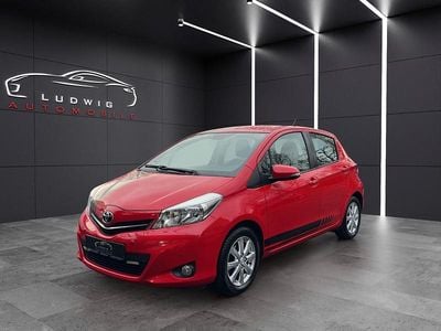 Usado Toyota Yaris Life 99 HP (72 kW) 2013 Vermelho Citadino