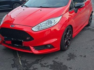 Rot Gebraucht 2014 Ford Fiesta Sport Kleinwagen | 8.500 € (Fairer Preis)