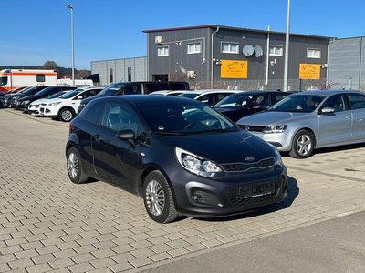 Grau Gebraucht 2014 Kia Rio FIFA World Cup Edition Kleinwagen | 6.950 € (Fairer Preis)