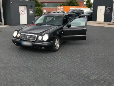 Gebraucht Mercedes E430 279 PS (205 kW) 1998 Schwarz Limousine