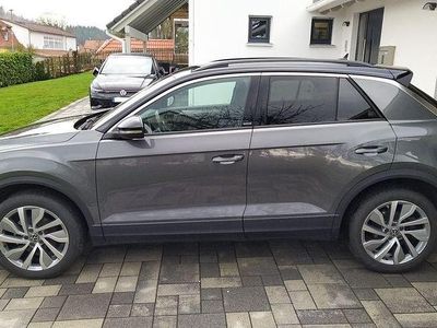Gebraucht VW T-Roc Move 150 PS (110 kW) 2023 Grau SUV