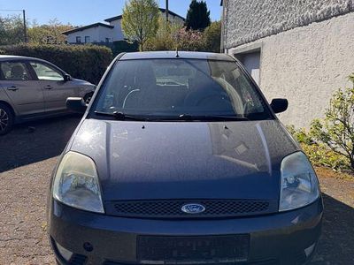 Second-hand Ford Fiesta 68 CP (50 kW) 2005 Gri Hatchback