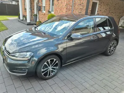 Gebraucht VW Golf VII Allstar 110 PS (80 kW) 2016 Grau Limousine