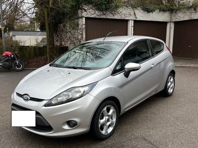 gebraucht Ford Fiesta 1,25 60kW Silber