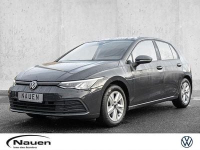 Gebraucht VW Golf VIII Life 110 PS (80 kW) 2022 Uranograu/cinza urano Limousine