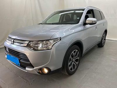 Silber Gebraucht 2015 Mitsubishi Outlander SUV | 11.299 €