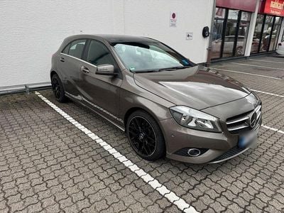 Gebraucht Mercedes A180 122 PS (89 kW) 2013 Braun Limousine