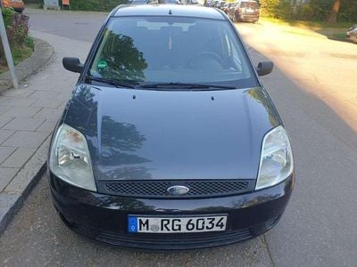 Second-hand Ford Fiesta Ambiente 69 CP (50 kW) 2004 Gri Hatchback