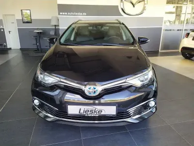 Gebraucht Toyota Auris Hybrid Executive 99 PS (72 kW) 2017 Black mica / ink Kombi