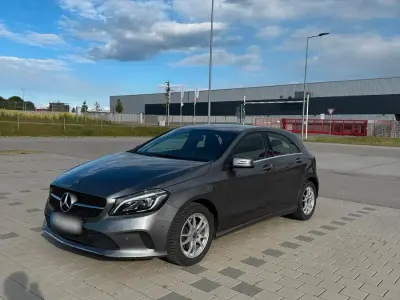 Gebraucht Mercedes A180 122 PS (89 kW) 2017 Andere farben Kleinwagen