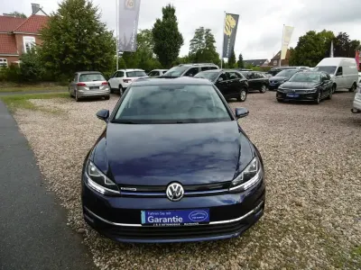 Gebraucht VW Golf VII Comfortline 131 PS (96 kW) 2019 Blau Limousine