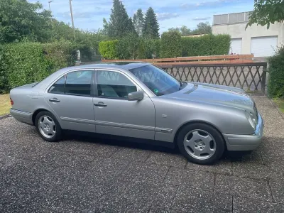 Gebraucht Mercedes E240 Avantgarde 170 PS (125 kW) 1999 Silber Limousine