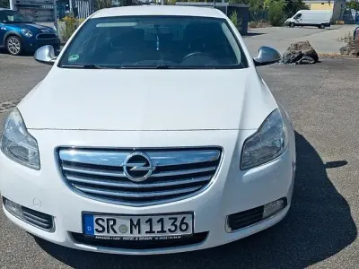 Gebraucht Opel Insignia Design Edition 179 PS (131 kW) 2011 Weiß Limousine