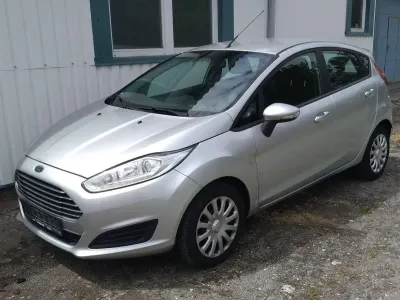 Gebraucht Ford Fiesta Trend 97 PS (71 kW) 2016 Polarsilber metallic Kleinwagen