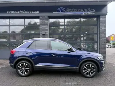 Second-hand VW T-Roc United 150 CP (110 kW) 2020 Albastru SUV