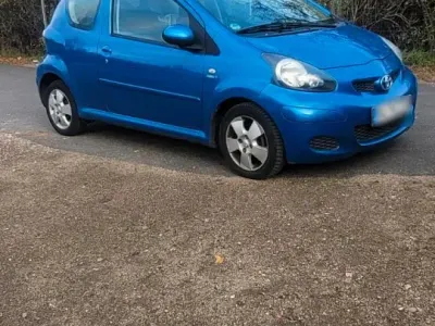 Gebraucht Toyota Aygo 68 PS (50 kW) 2009 Blau Kleinwagen