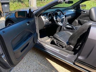 Second-hand Ford Mustang 212 CP (155 kW) 2006 Gri Cabrio
