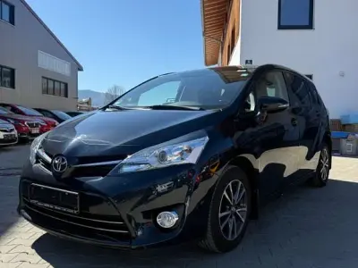 Second-hand Toyota Verso Skyview Edition 111 CP (81 kW) 2015 Negru Monovolum